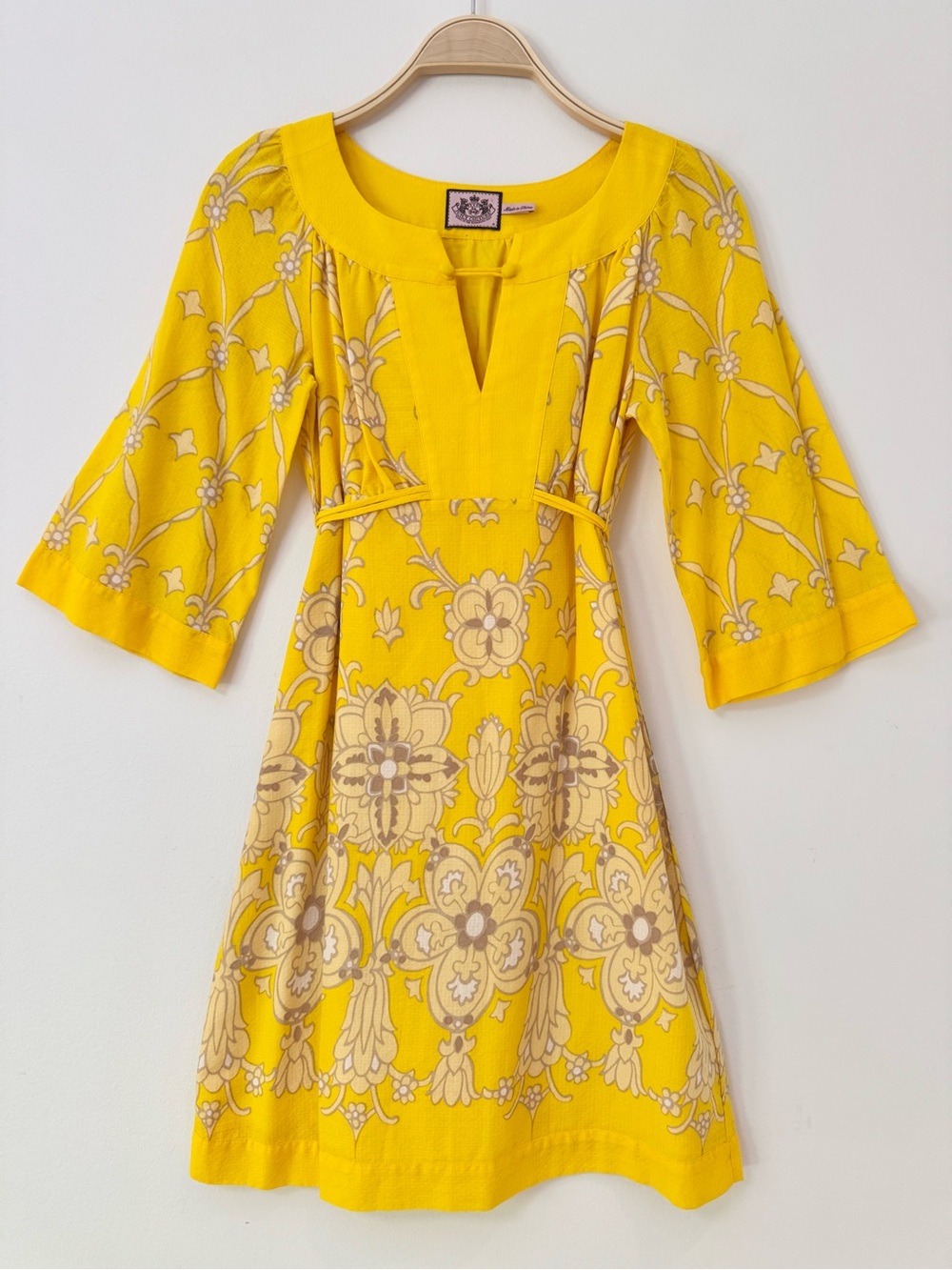 Juicy Couture Yellow Boho Floral Shift Dress Size 0 Vintage Y2K Bell Sleeve Mini